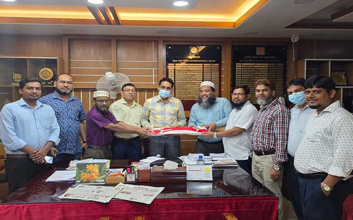 যশোর জেনারেল হাসপাতালে সিলিং ফ্যান  প্রদান করলো এনডিএফ নেতৃবৃন্দ